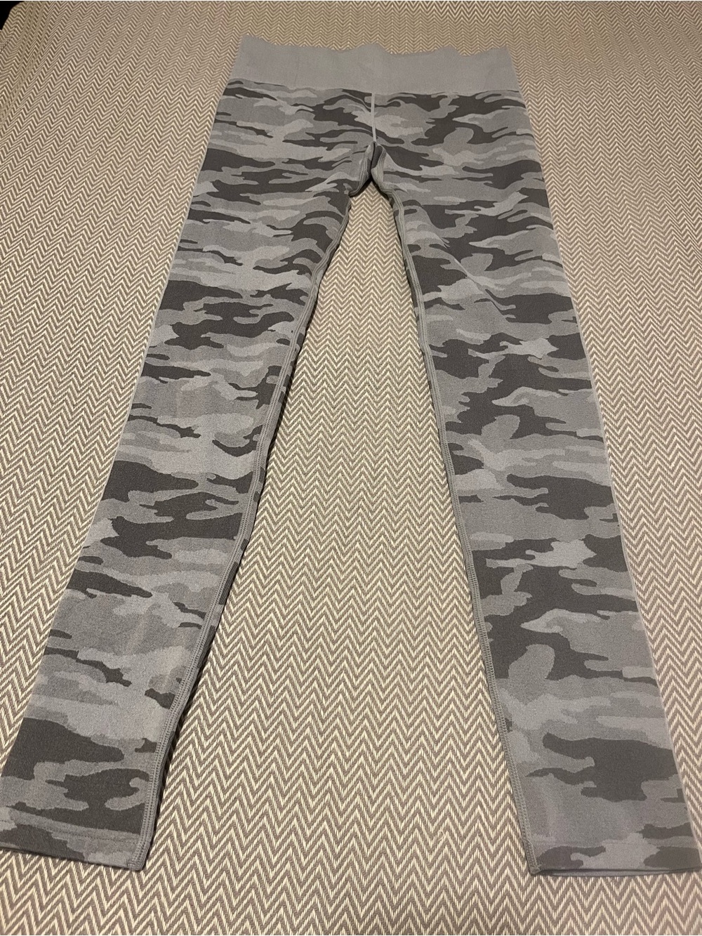 Ryka Light Gray Camouflage Performance Leggings. NWOT. Size Large.